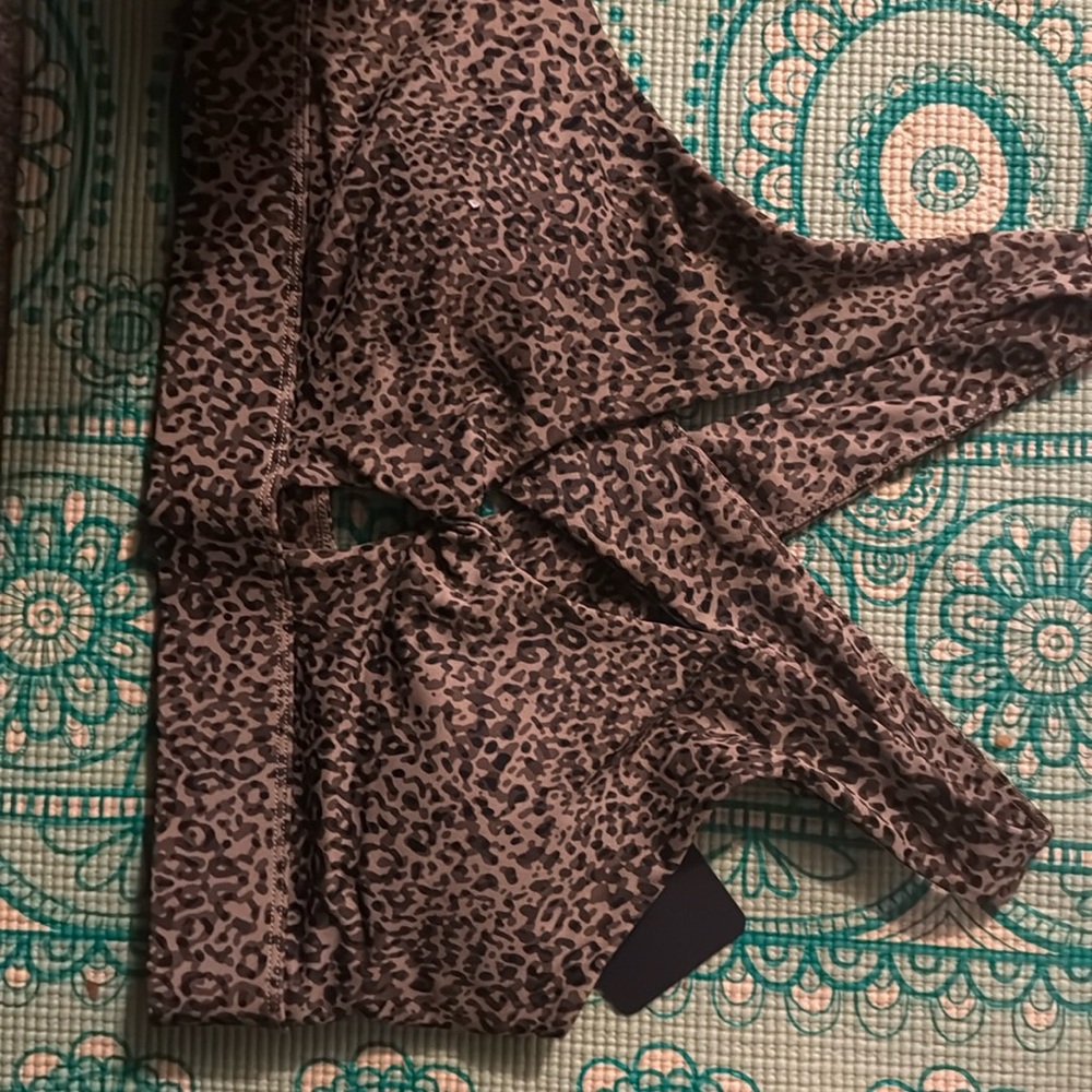 Fabletics Oasis twist sports bra BRAND NEW, never worn
